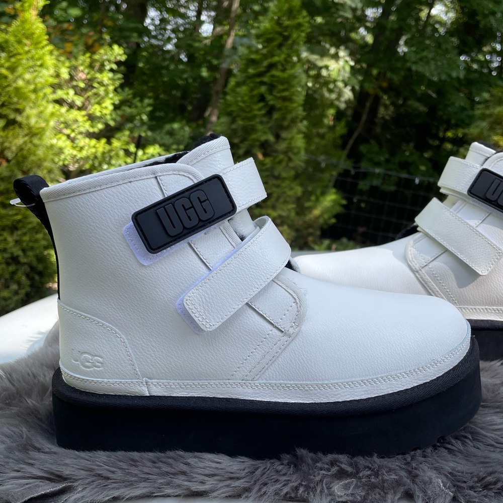 New UGG Neumel Platform Leather Boots Size 6 Youth or 7-7.5 Woman’s